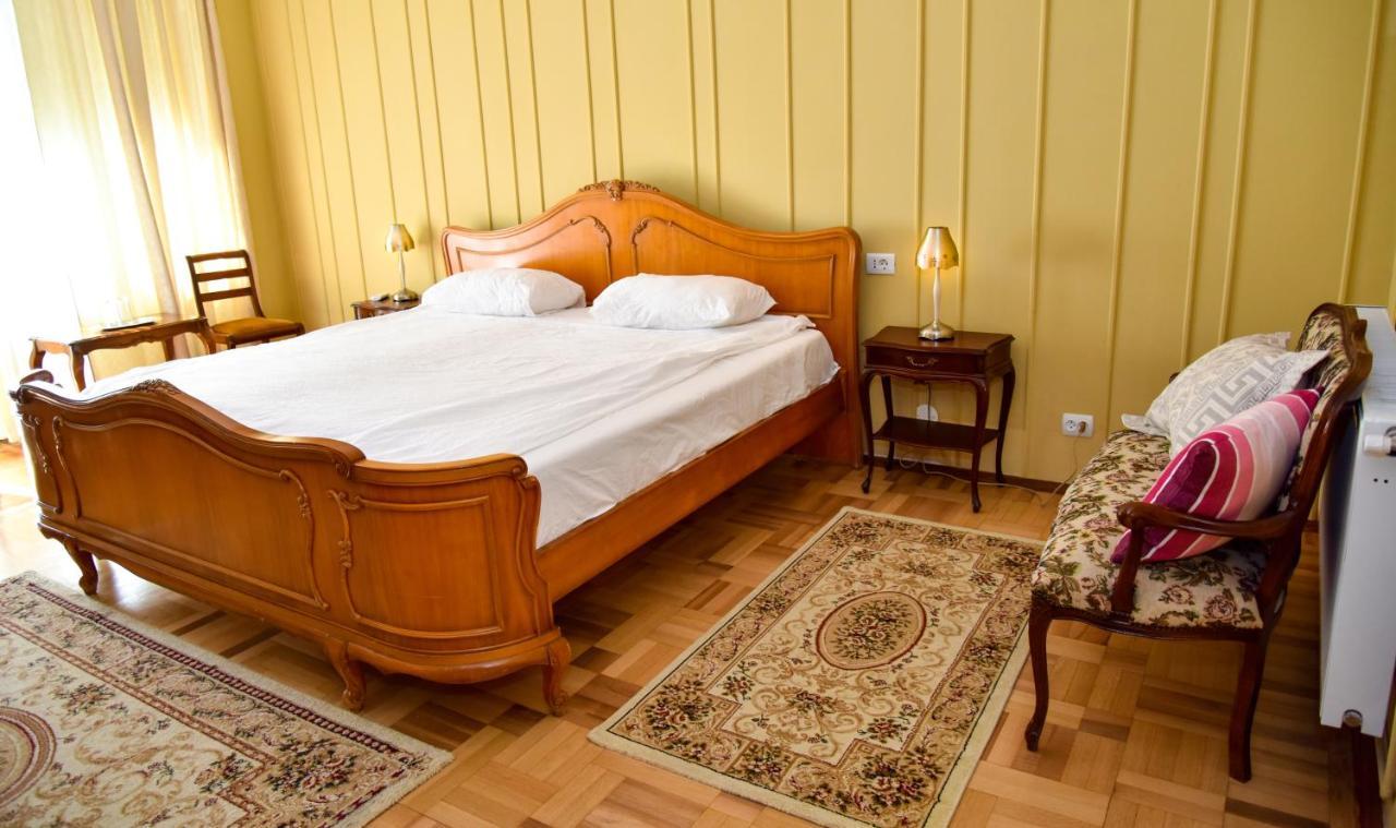 Former Ceausescu'S Vila Crizantema Băile Govora 외부 사진